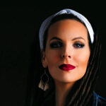 Författare: Seraphina Nova Glass, På en tyst gata