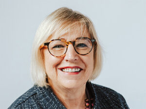 Författarporträtt: Eleanor Buchanan, De fyra systrarna